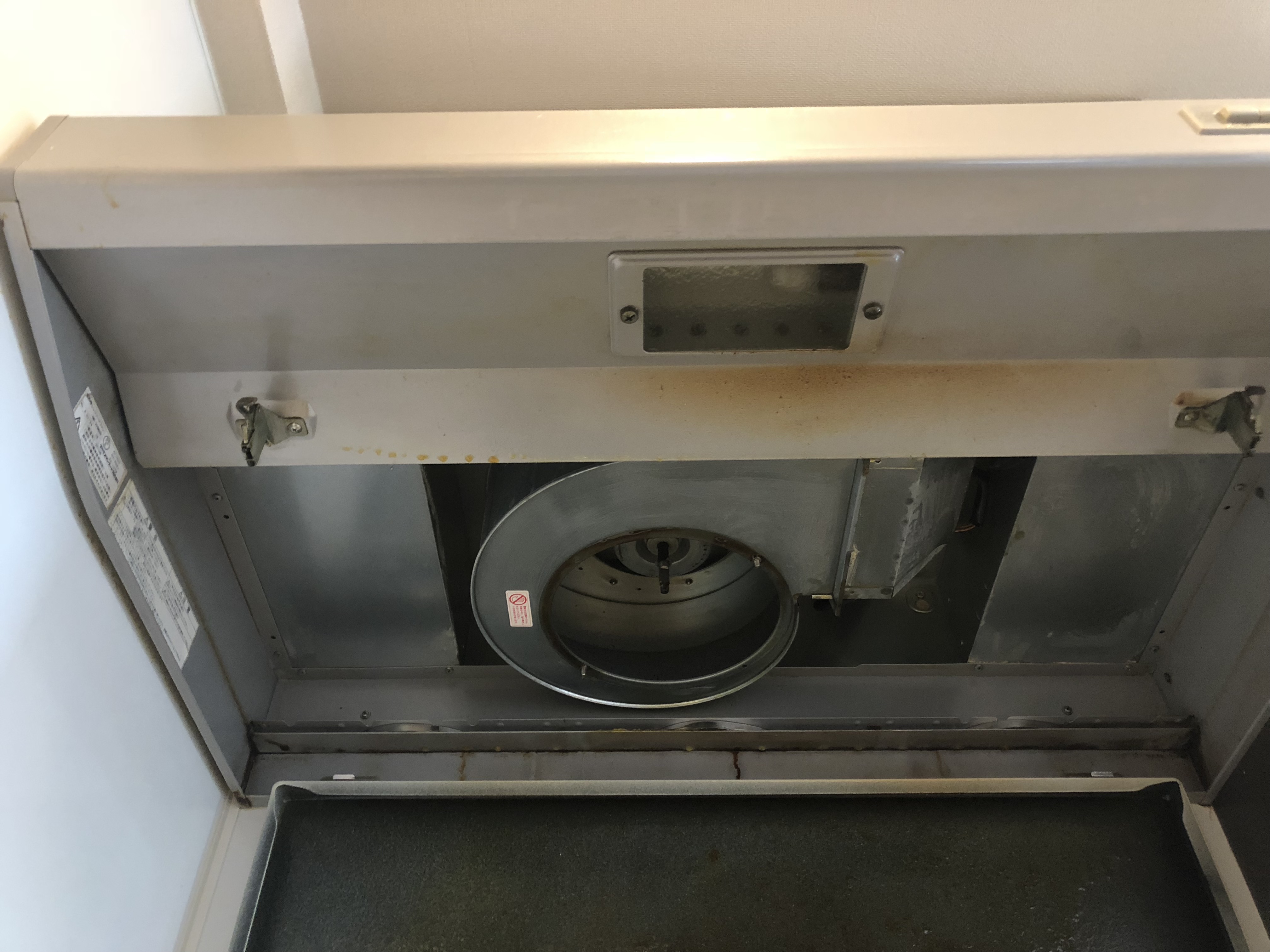 洗浄前フード内部